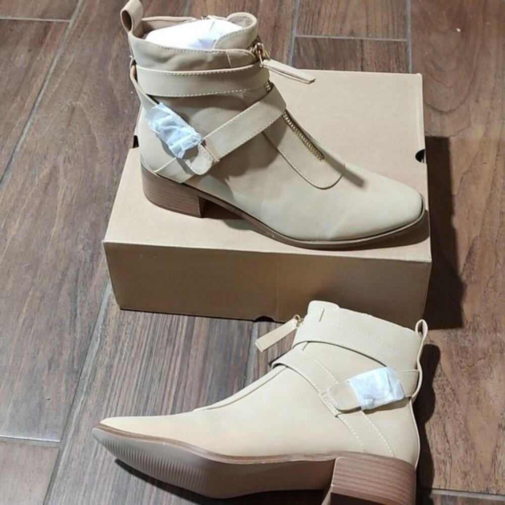 NIB 7 tan camel buckle belted bootie gold zipper block heel